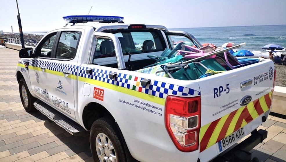coche policia local torrox enseres playa 990
