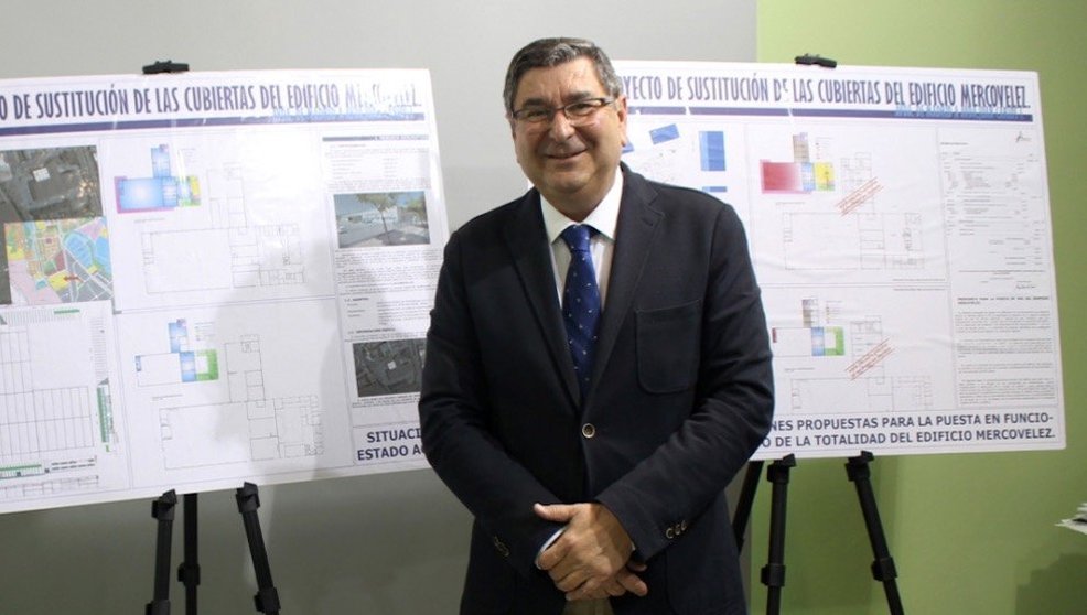 Antonio Moreno Ferrer presetna el proyecto Mercovelez 990