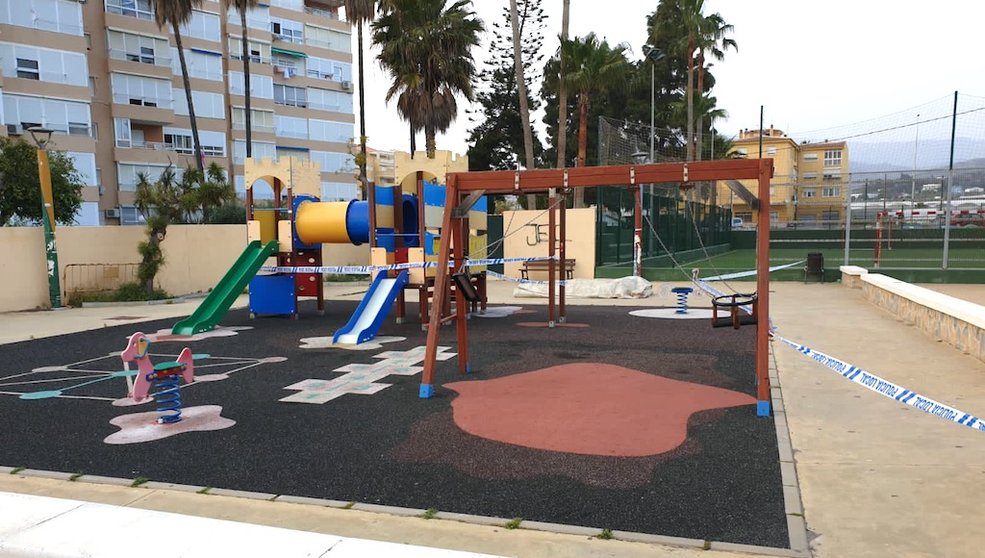 Parque infantil precintado en Algarrobo