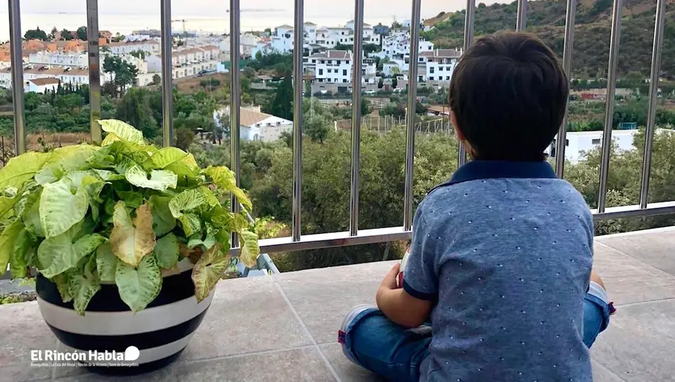 Niño con TEA de cara al mundo